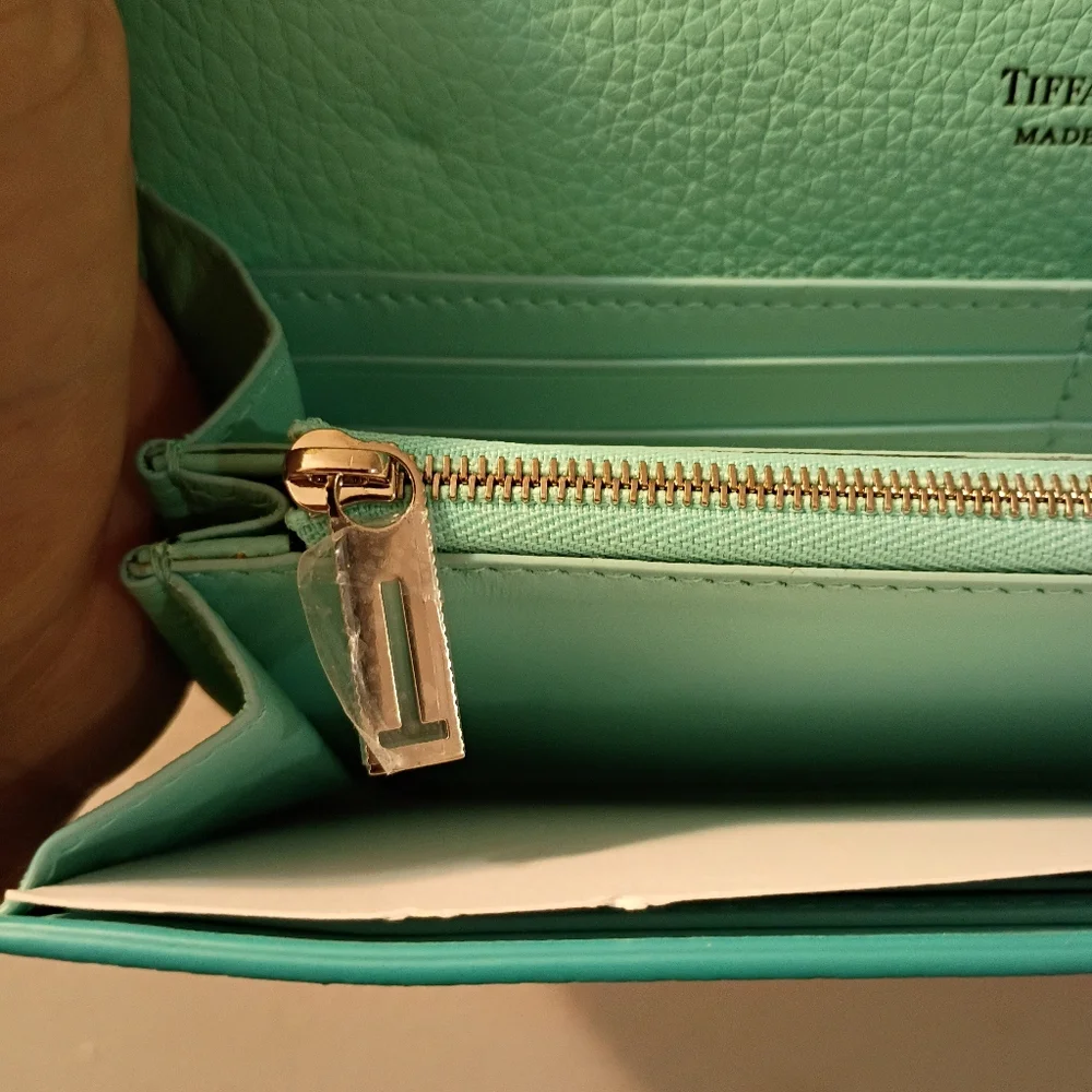 Tiffany & Co. NWOT, Women's, Continental Wallet, Snap Closure, Color Turquoise - Picture 8 of 16